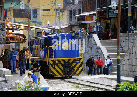 Treno PeruRail, Aguas Calientes, ai piedi della cittadella di Machu Picchu, Perù, Sud America, America Latina Foto Stock