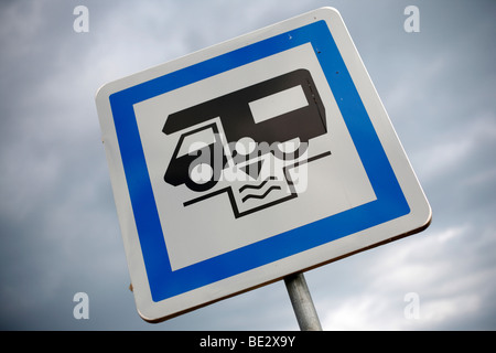 Segno per un Aire de camping car o camper service area in Francia Foto Stock