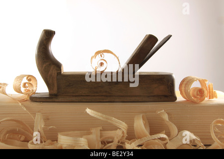 Piano di antiquariato con trucioli di legno Foto Stock