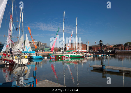 Hull Marina, il Clipper yachts preparando per il giro del mondo 2009, East Yorkshire, Inghilterra, Regno Unito, Europa. Foto Stock