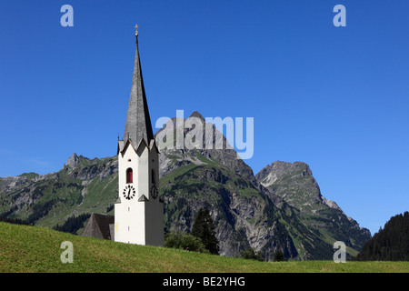 Chiesa parrocchiale di Santa Maria Assunta in Schroecken, Foresta di Bregenz, Bregenzerwald, Vorarlberg, Austria, Europa Foto Stock