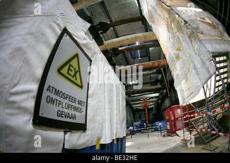 Gli scavi del nord a sud la linea della metropolitana di Amsterdam sono state una delle nuove stazioni della metropolitana sono in fase di costruzione. L'edificio excavati Foto Stock