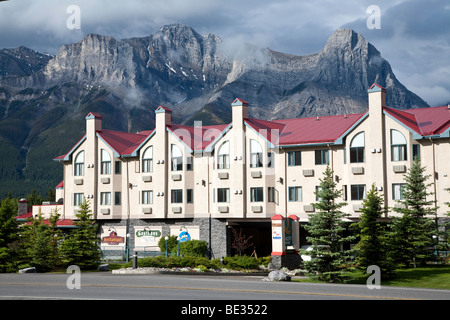 Condomini nella città di Canmore;;Alberta Canada;Rockies Canadesi; Foto Stock