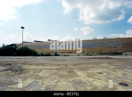 Terreni a riposo nella parte anteriore di un ex mulino di acciaio, sito di costruzione per un nuovo quartiere della città sul Reno, Duisburg Hochfeld, Renania del Nord Foto Stock