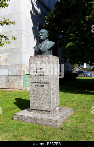 Busto statua di Álvaro Folhadela Marques, un Sindaco di Vila Nova de Famalicão, Portogallo. Foto Stock
