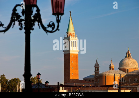 San Giorgio Maggiore attraverso il Grand Canal da Piazza San Marco a Venezia Veneto Italia Foto Stock