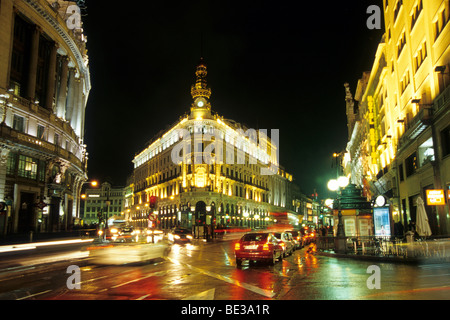 Bank Building di notte, Banco Espanol de Credito, palace, il Palacio de la equitativa, Calle de Alcala, Madrid, Spagna, Europa Foto Stock