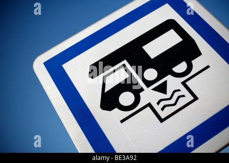 Segno per un Aire de camping car o camper service area in Francia Foto Stock