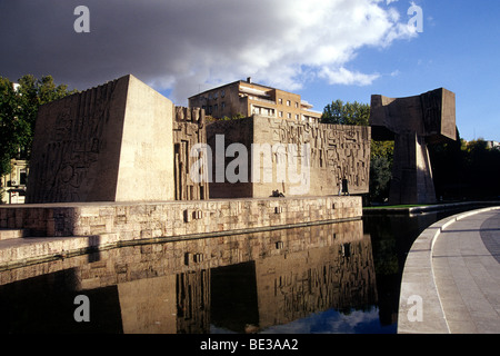 La scultura, monumento alla scoperta dell'America, Jardines del Descubrimiento, Plaza de Colon, Madrid, Spagna, Europa Foto Stock