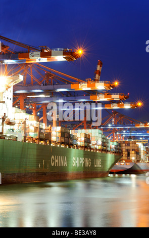 Nave container essendo caricati al Eurogate, Amburgo, Germania, Europa Foto Stock