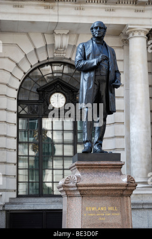 Statua di Sir Rowland Hill in King Edward Street, Londra, Inghilterra, Regno Unito. Foto Stock