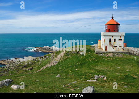 Vecchio faro su Runde Island, Norvegia, Scandinavia, Europa Foto Stock