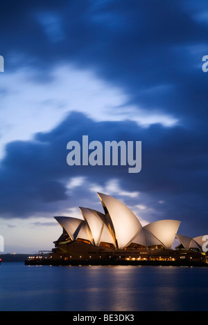 La Sydney Opera House e al crepuscolo. Sydney, Nuovo Galles del Sud, Australia Foto Stock