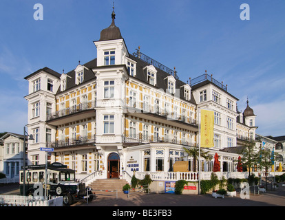 Ahlbecker Hof Hotel, spa-architettura di stile, al tramonto, Ahlbeck località balneare, isola di Usedom, Meclemburgo-Pomerania, Ger Foto Stock