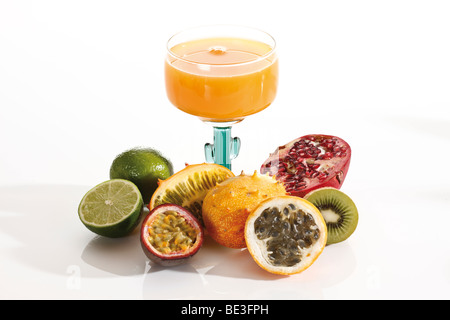 Frutti esotici e succhi di frutta Foto Stock