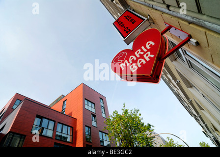 Hopfenstrasse street con il Maria Bar in St. Pauli, Amburgo, Germania, Europa Foto Stock