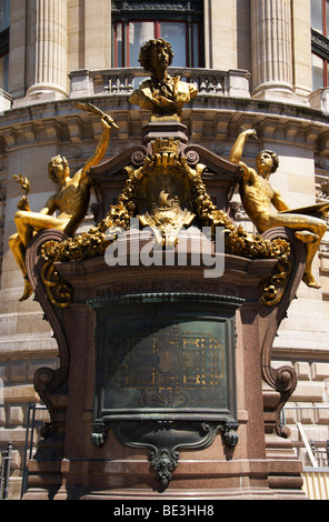 Busto di Charles Garnier di fronte all'opera di Parigi, Francia, Europa Foto Stock