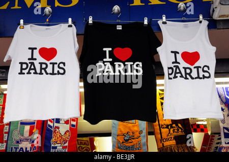 T-shirt "I Love Paris", il negozio di souvenir presso la Torre Eiffel, Parigi, Francia, Europa Foto Stock