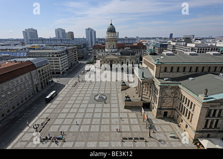 Vista dalla cattedrale francese sulla piazza Gendarmenmarkt a Berlino, Germania, Europa Foto Stock