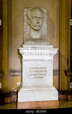 Busto di Jose Marti situato all'interno dell'edificio di capitale in Havana Cuba Foto Stock