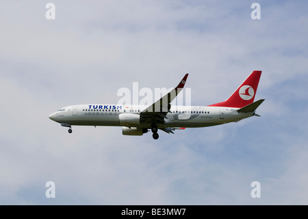 Aeromobili con alette, Turkish Airlines Boeing 737-800/8F2, ID: TC-JFK, parzialmente stato turco compagnia aerea, Tuerk Hava Yollari AO, T Foto Stock