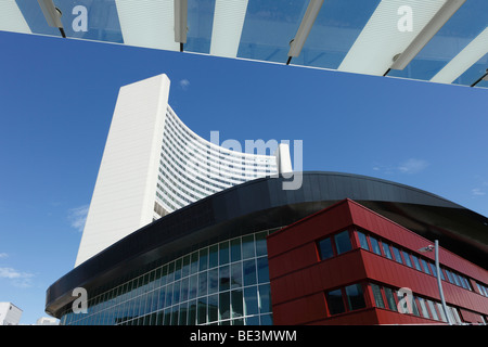 Austria Center Vienna Donau City, UNO-City nel retro, Vienna, Austria, Europa Foto Stock