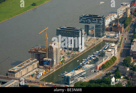 Fotografia aerea, gru Kranhaus house sito in costruzione a Colonia Rheinauhafen, Pandion AG, Hafenquartier port district, Neu Foto Stock