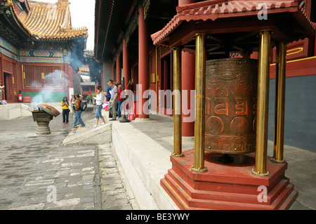 Una ruota di Dharma presso il Tempio Lama Yong He Gong Beijing CN Foto Stock