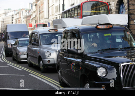 Traffico a Piccadilly, Londra 2 Foto Stock