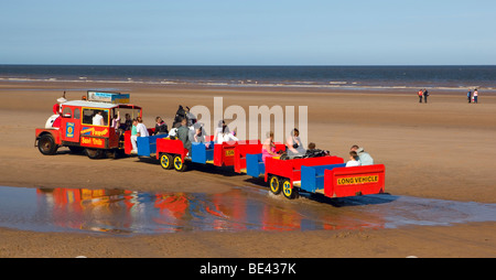 Il treno di sabbia sulla spiaggia di Mablethorpe, Lincolnshire Foto Stock