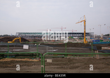 Il broadcast internazionale centro/Main Press Centre (IBC/MPC) per il 2012 Olimpiadi di Londra in costruzione nel mese di settembre 2009. Foto Stock