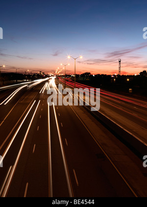 Autostrada durante il tramonto Foto Stock