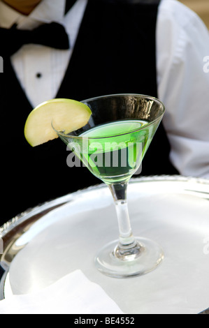 Apple martini su server vassoio Foto Stock