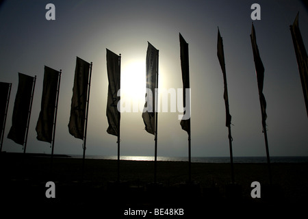 Blocchi a torre sulla spiaggia di Jumeirah a Dubai Foto Stock