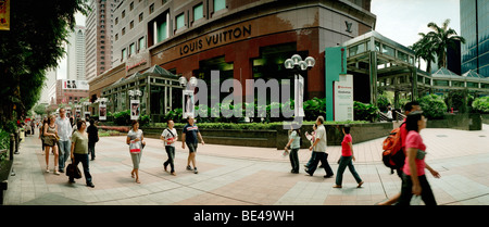 Orchard Road mostra negozio Louis Vuitton nel centro Takashimaya e Singapore Foto Stock