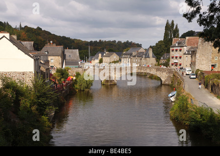 Vista panoramica del fiume Rance nel vecchio Dinan Francia Foto Stock