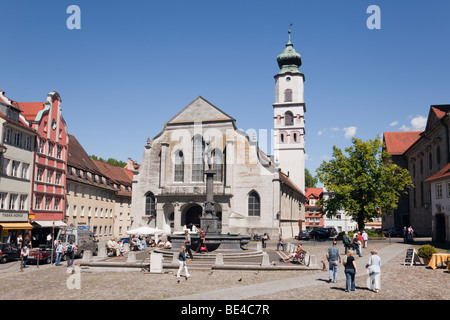 Marktplatz, Lindau, Baviera, Germania. Protestante della chiesa di Santo Stefano e la statua di Nettuno nel pittoresco centro storico (Altstadt) Foto Stock