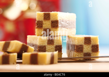 In bianco e nero di cookie, barre a scacchiera Foto Stock