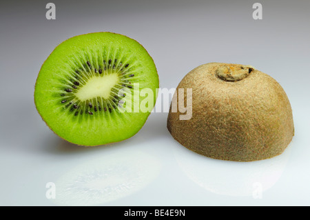 Due metà del Kiwi Foto Stock