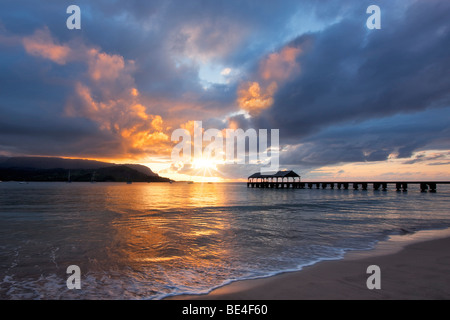 Hanalei Bay Pier al tramonto. Kauai, Hawaii. Foto Stock
