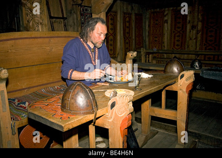 Viking festa presso Chieftan's house al Lofotr Viking Museum di Borg, Norvegia. Foto Stock