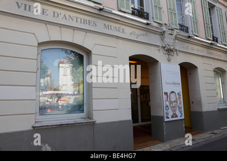 Ingresso al museo peynet sul bastione saint andre antibes sud della Francia Foto Stock