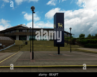 Edificio Kenrick ricevimento principale e la Biblioteca di Birmingham City University mostra il leone statant Birmingham West Midlands Foto Stock