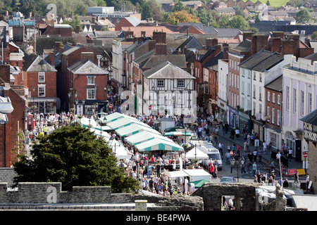 Ludlow mercato; il successo del contadino locale mercato Foto Stock