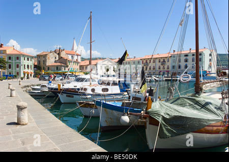 Porto di pesca di Izola, Slovenia, Europa Foto Stock