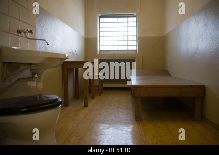 Cella nel nuovo edificio della prigione Stasi, Berlin-Hohenschoenhausen memorial, ex carcere della RDT's Secret Service, Ber Foto Stock