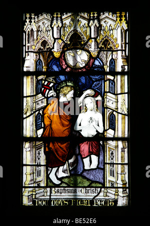 Vetrate disegnate da Frederick Heathcoate Sutton raffiguranti il Battesimo di Gesù Cristo, Brent Broughton Church, Lincolnshire Foto Stock