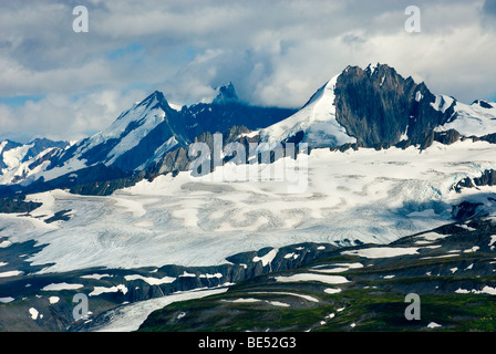 Picchi di Chugach Mountains vicino a Thompson Pass Alaska USA Foto Stock