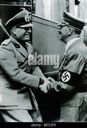 Adolf Hitler e Benito Mussolini il 28 settembre 1939 a Kufstein, Reich tedesco, Europa, foto storiche Foto Stock