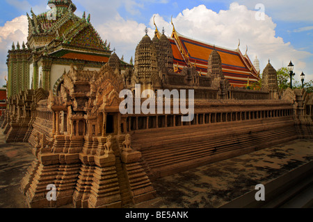 Replica in miniatura di Angkor Wat presso il Palazzo Reale di Bangkok, Thailandia Foto Stock